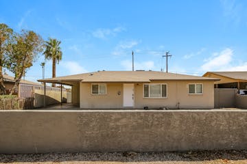 2325 W Pinchot Ave Phoenix, AZ 85015